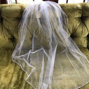 Cluster Beaded Edge Fingertip Veil